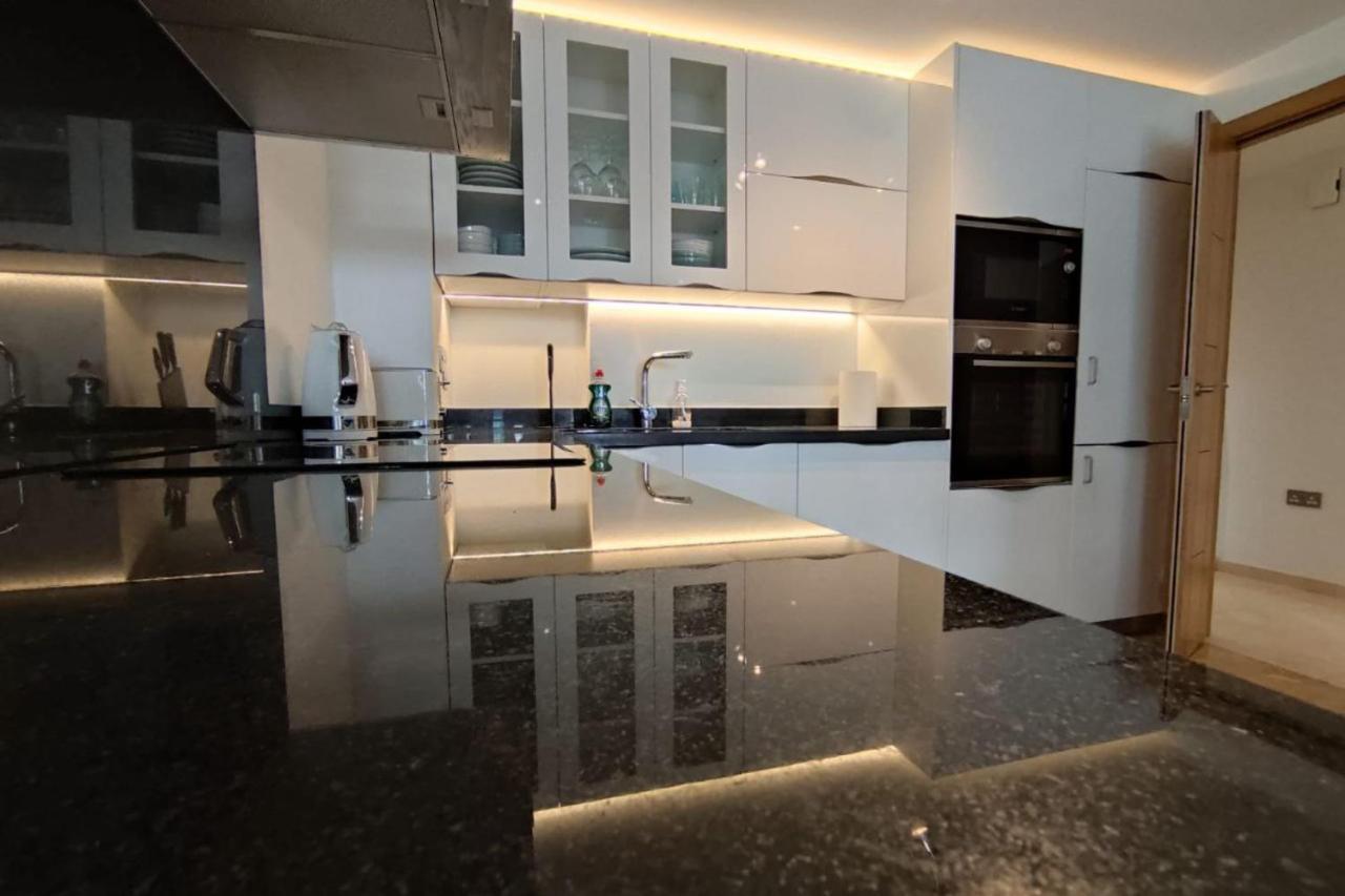 Seaside Serenity Oasis - High Floor - Stunning Views Gibraltar Exteriör bild